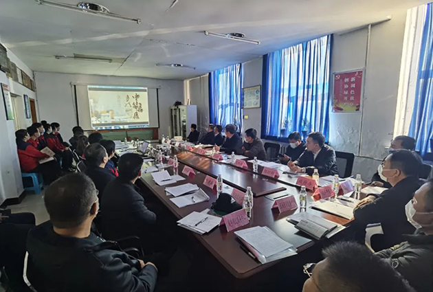 孙东深入华体会官方(中国)总部制药有限责任公司主持召开现场